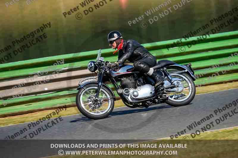 Vintage motorcycle club;eventdigitalimages;mallory park;mallory park trackday photographs;no limits trackdays;peter wileman photography;trackday digital images;trackday photos;vmcc festival 1000 bikes photographs